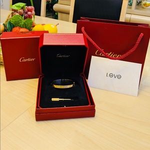Cartier love bracelet size 17